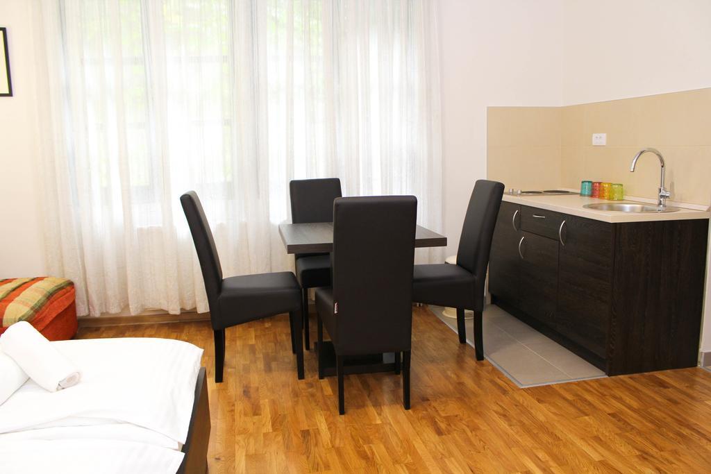 Wake Up Apartments And Rooms Belgrade Exterior photo